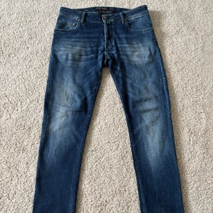 Jacob Cohën Jeans - Jacob Cohën Jeans - Storlek 31 - Modell: Nick (slim fit) - Hör av dig vid minsta fundering// Luxeriet