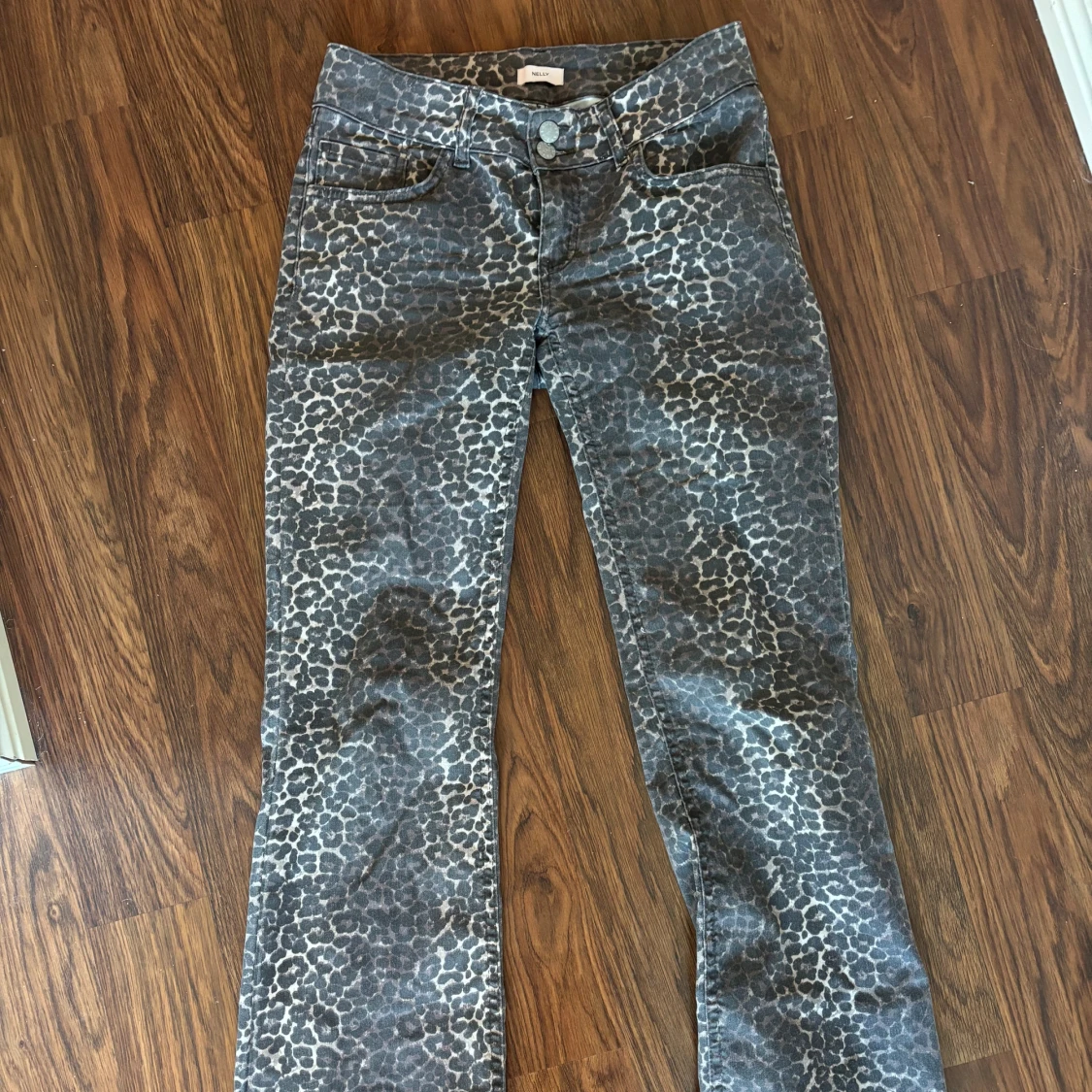 Leopardmönstrade bootcut jeans