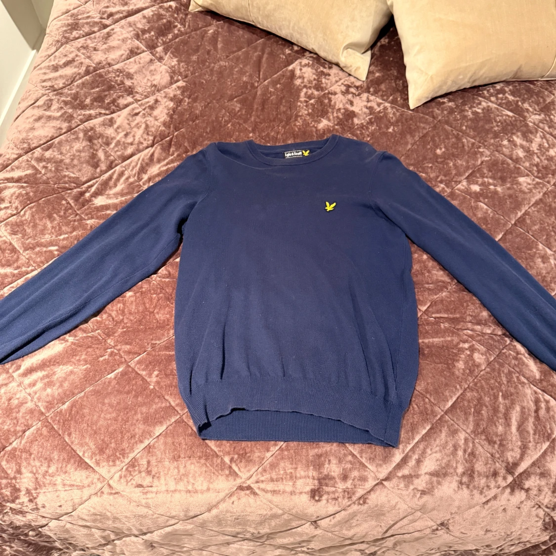 Mörk blå Lyle & Scott sweatshirt - 1
