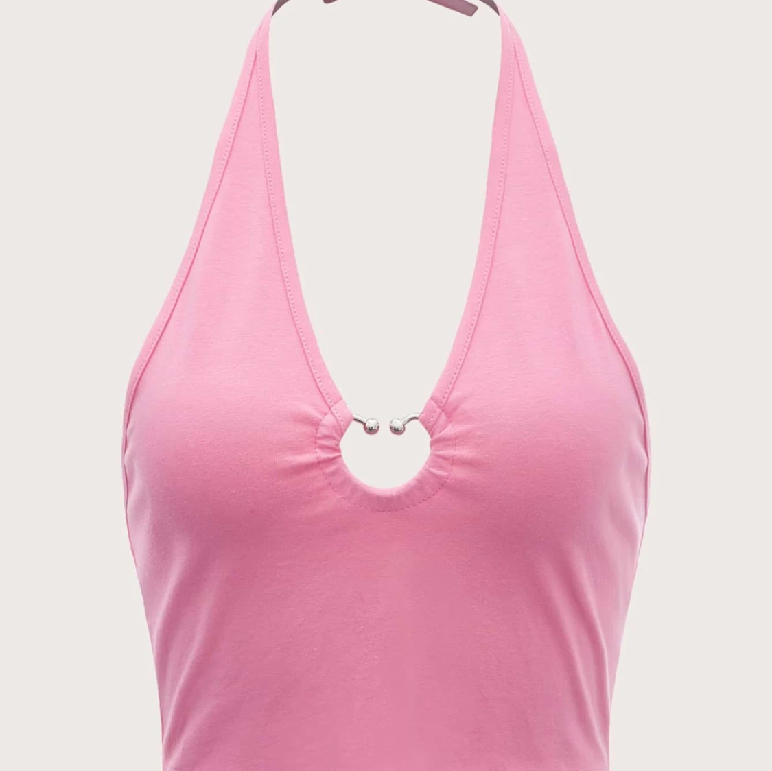 Rosa halterneck linnetopp med ringdetalj