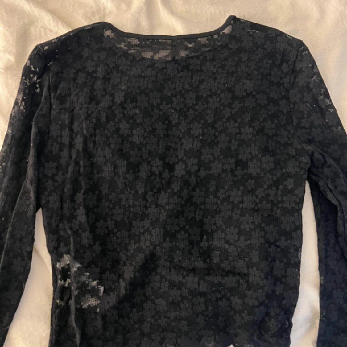 Svart blommig spetsblus med lång ärm - 2