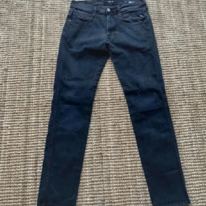 Replay jeans - Replay anbass i storlek W29 L34.