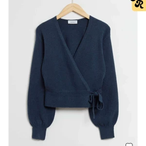 Tröja  - Fin omlott tröja från &otherstories💕bra skick. 