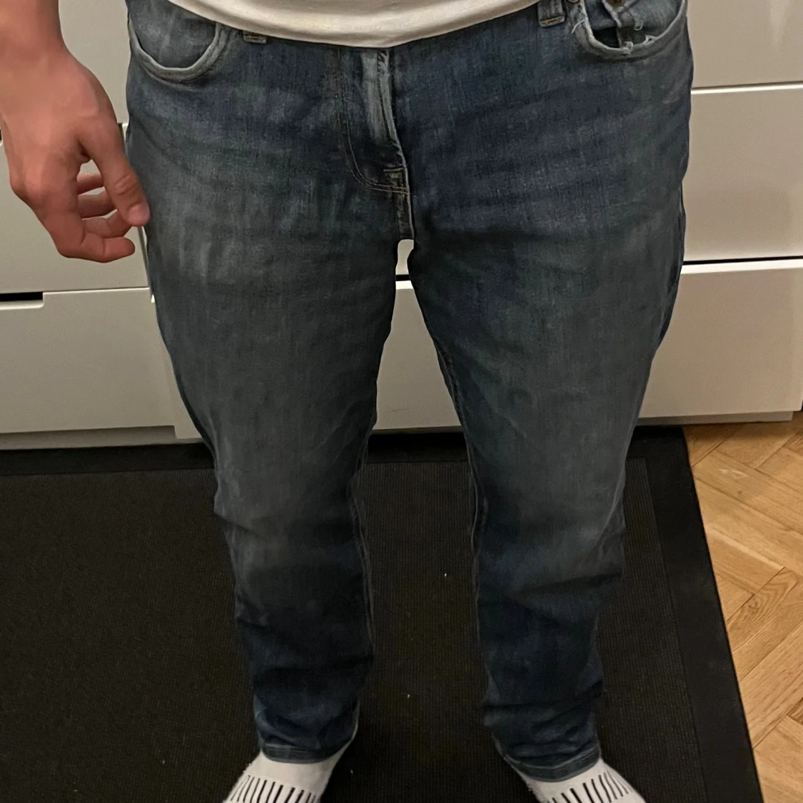 Blå raka jeans i klassisk modell