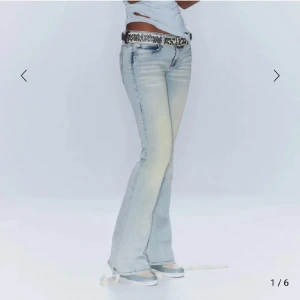 Ljusblå cheap monday jeans - Ljusblå cheap monday jeans i strl 27/30💕mycket bra skick! Bara att skriva om man undrar något💕