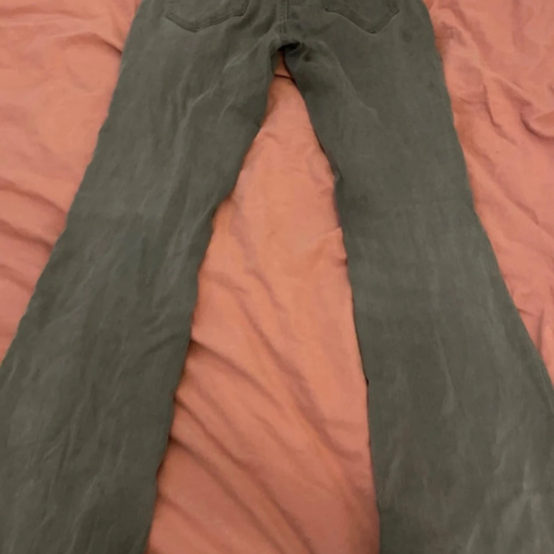 Grå bootcut jeans från Lindex - 1