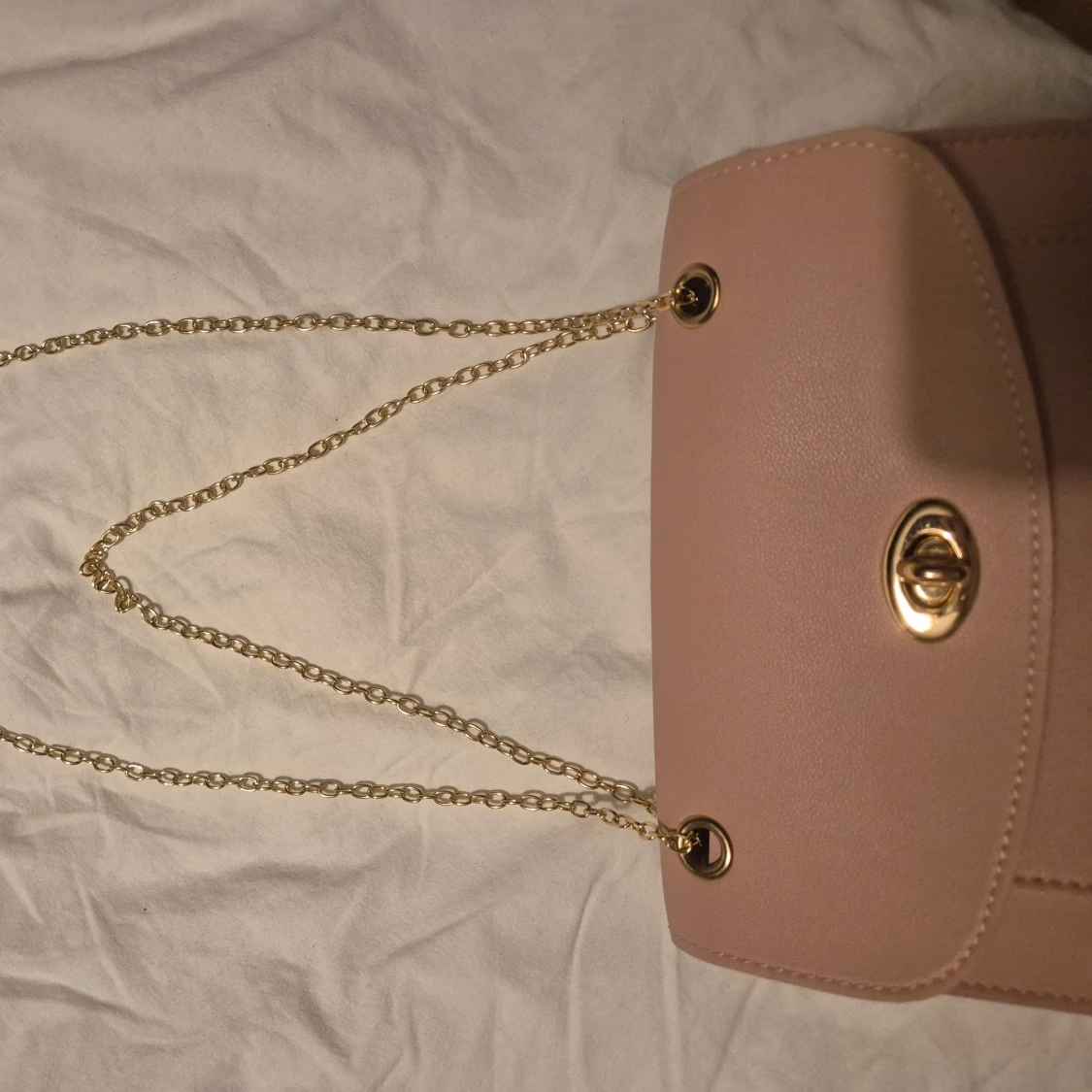 Ljusrosa axelväska med guldkedja - 4
