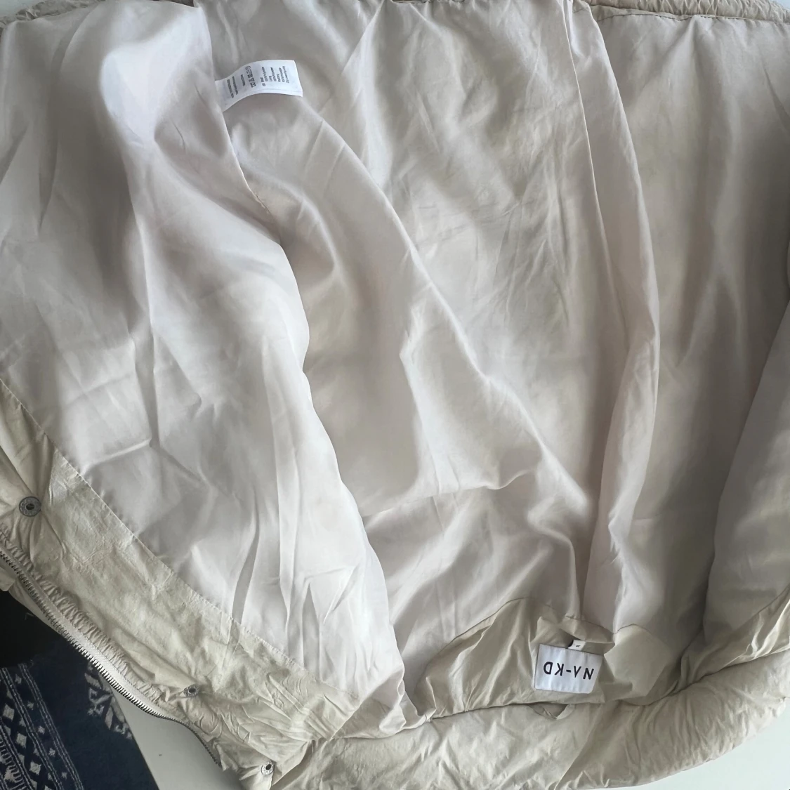 Beige pufferjacka från NA-KD - 3