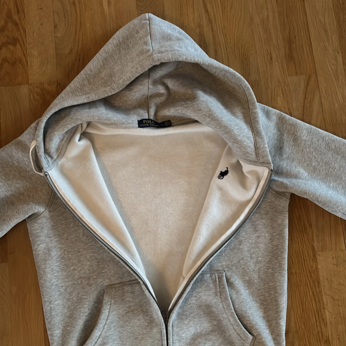 Grå hoodie från Polo Ralph Lauren - 2