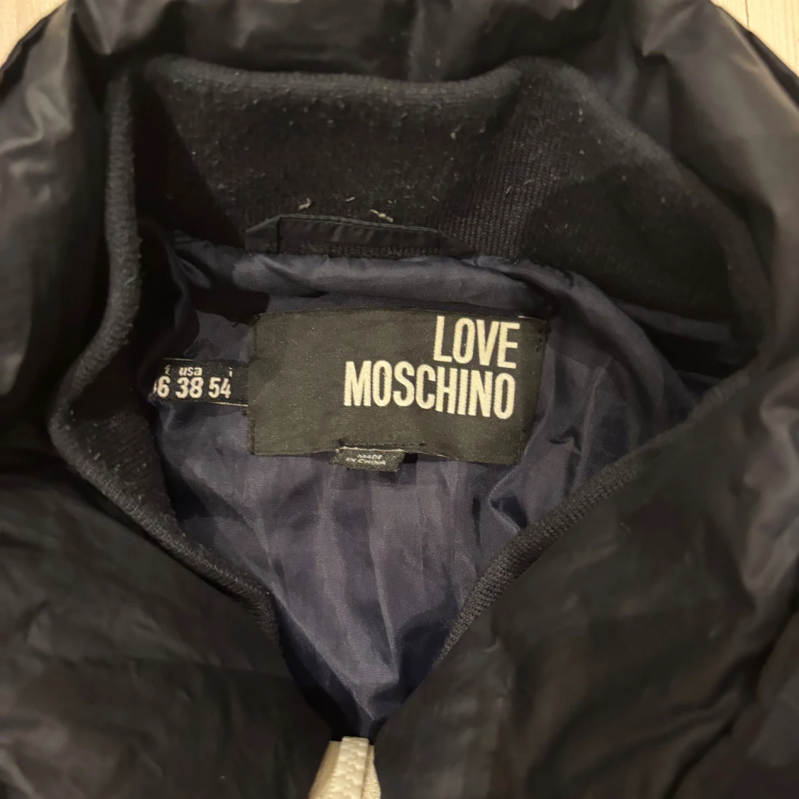 Love Moschino pufferjacka med flaggdetalj - 2
