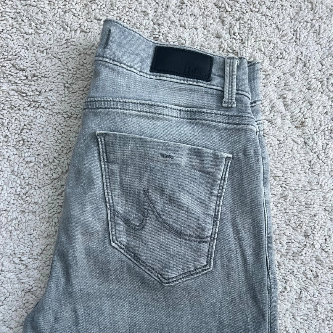 Grå jeans från LTB, modell Fallon - 2