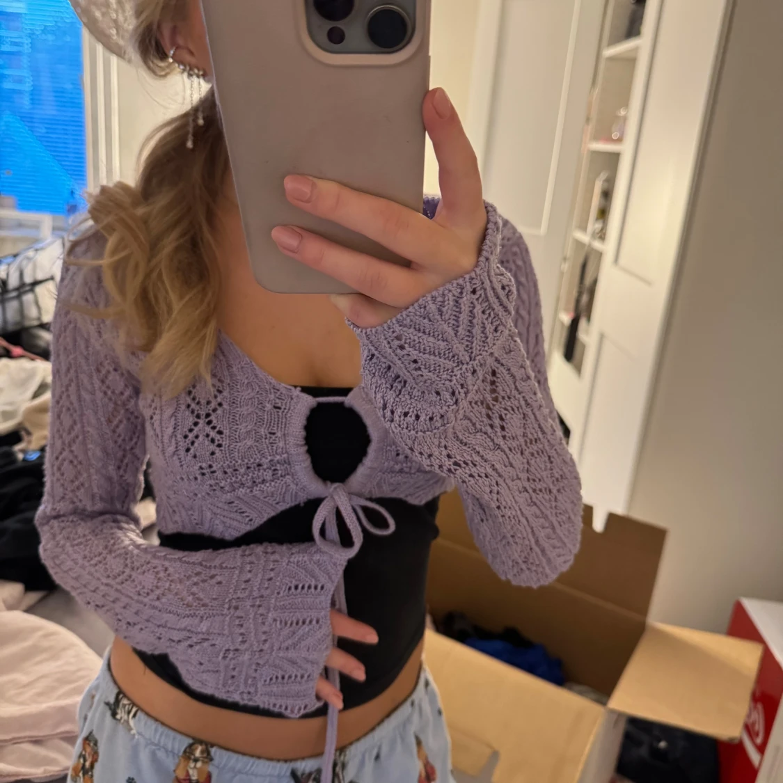 Ljuslila stickad bolerotopp med knyt - 1