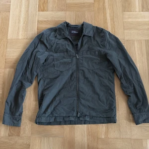 Oscar Jacobson jacka - 🙌Säljer nu denna riktigt snygga och stilrena jackan från Oscar Jacobson i storlek s, perfekt nu till hösten🙌                                                                            Har du några funderingar är det bara skriva😊