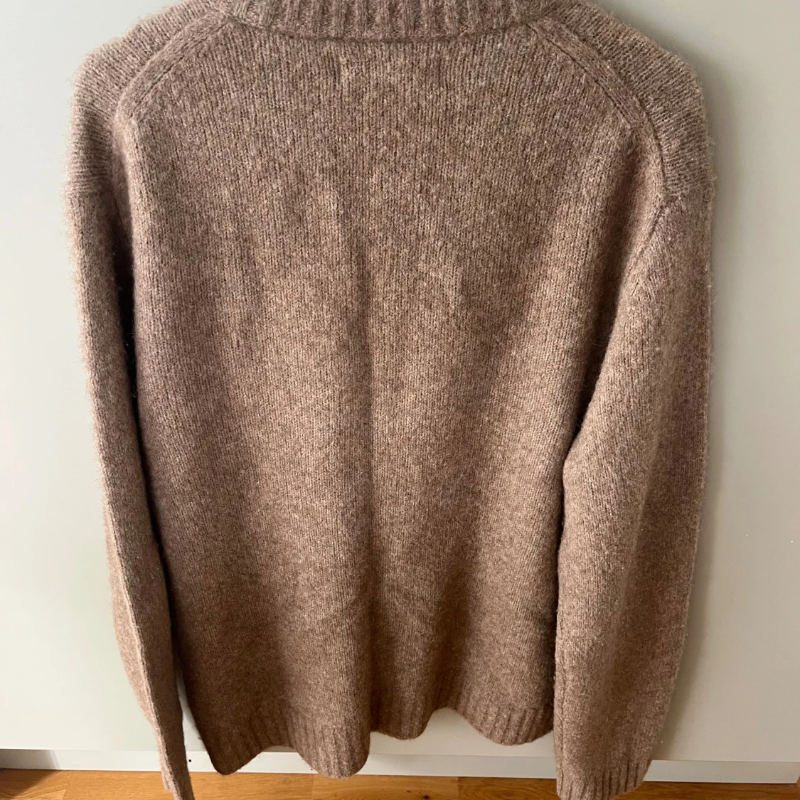 Beige stickad tröja från Whyred - 2