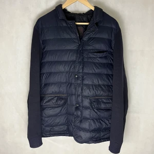 Massimodutti cardigan - Massimodutti caridgan i storlek M. Modellen är 185. Riktigt fint skick. 