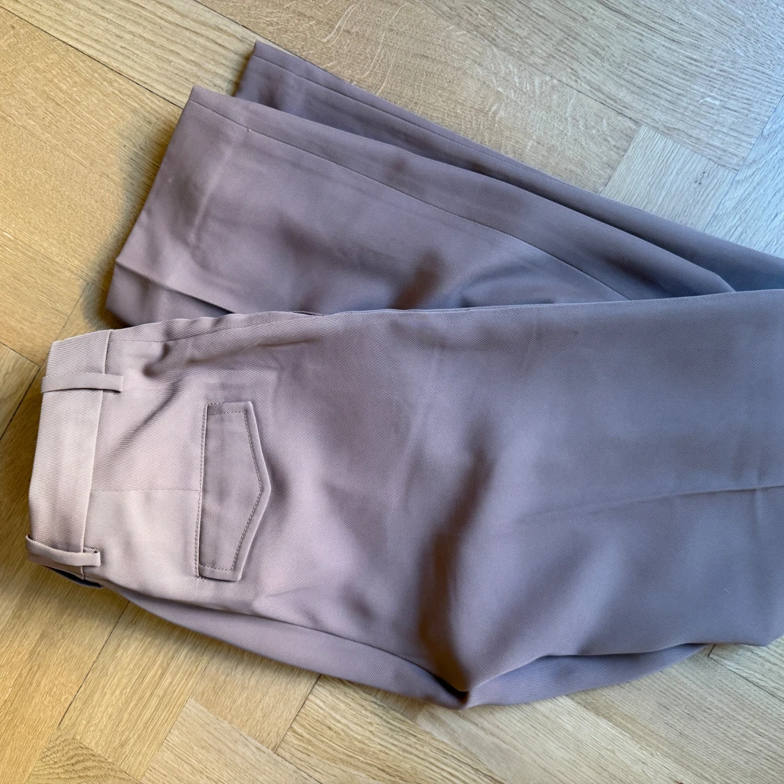 Bruna kostymbyxor med raka ben - 2