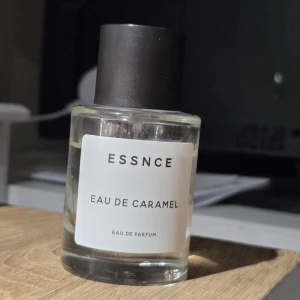 Essnce Eau De Caramel - Använd lite av mig och väninnor men ingen doft som passar någon av oss.