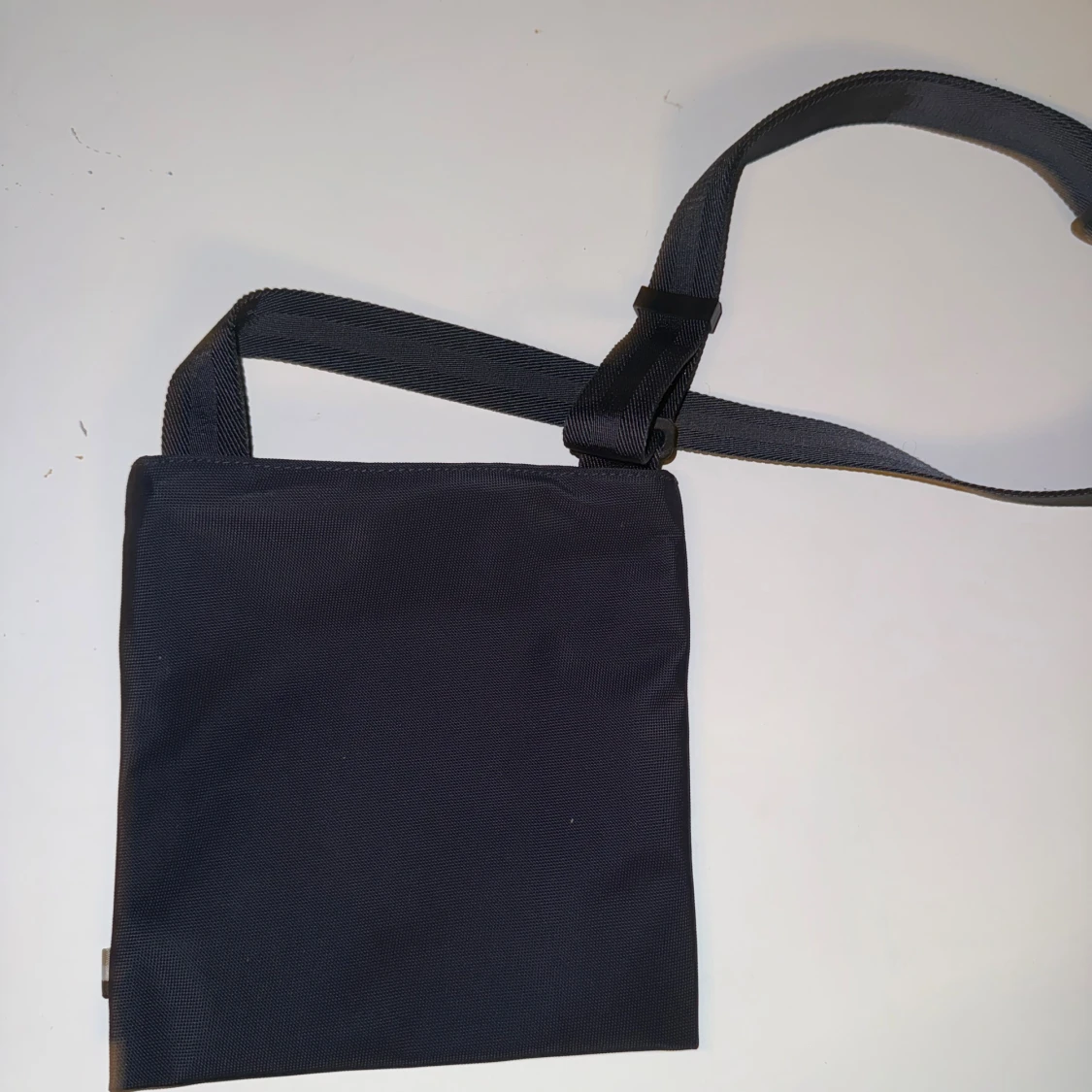 Mörkblå/svart axelväska från BOSS - 2