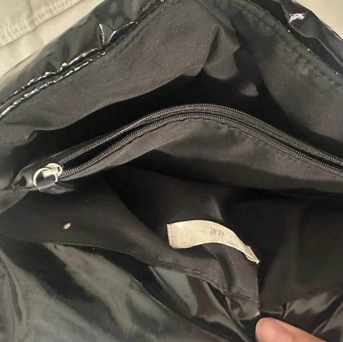 Svart quiltad axelväska från H&M - 2