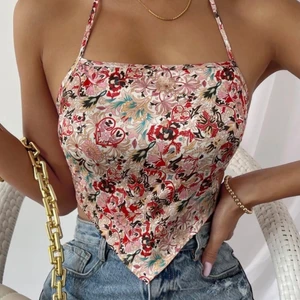 Superfint linne! - Extremt fin och skönt linne med knytning back. Man kan justera hur högt/lågt/tight etc den ska sitta med tanke på att man själv knyter den. Endast testad! Köparen står för frakten. Sjukt fin. Storlek xs men passar s!