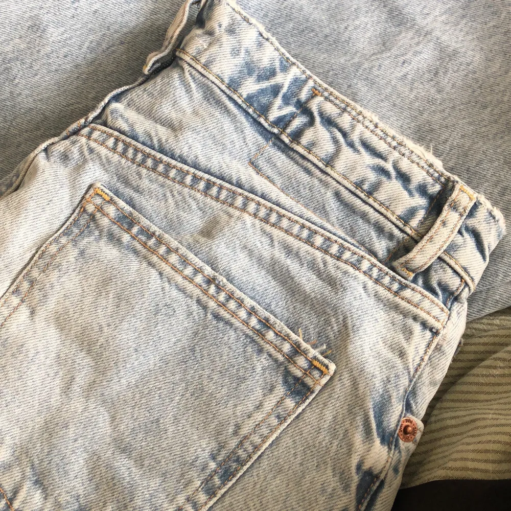 Helt nya zara jeans i full length, köpte fel storlek o kunde ej skicka tillbaka så säljer dom nu.. Jeans & Byxor.