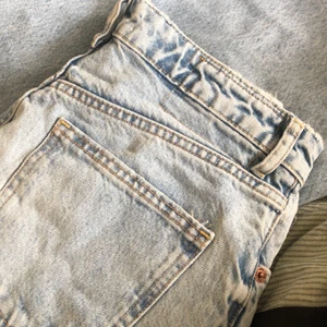 Helt nya zara jeans - Helt nya zara jeans i full length, köpte fel storlek o kunde ej skicka tillbaka så säljer dom nu.