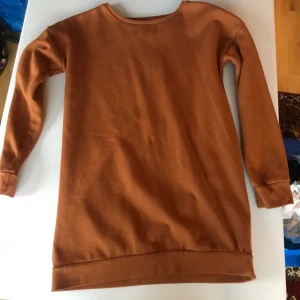 Orange tröja  - 6 plagg för 100kr