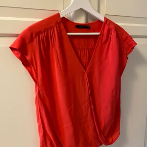 Tröja  - Aldrig använd tröja från Åhléns i storlek 34