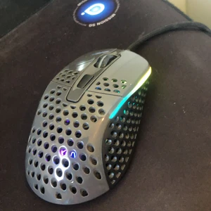Xtrfy M4 RGB  - Massor med färger passar bra till spel men också arbete() Xtrfy M4 RGB mus för gaming (mörkgrå) som ny haft den i  en månad.