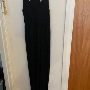 Maxi klänning  - Svart Maxi klänning strl 38/40