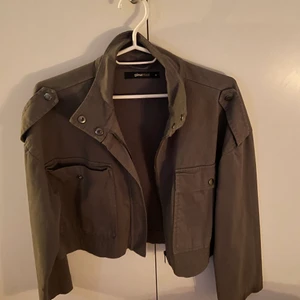 Jacka från Gina  - Köpt för 2 år sedan men använd fåtal gånger så i fint skick 