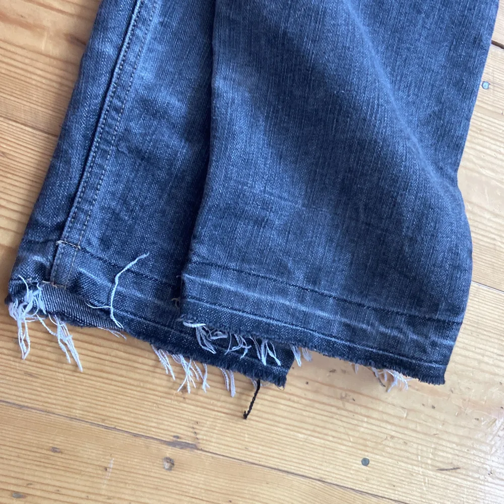 Ascoola jeans från your local dealer i strlk 26, säljer pga för små för mig! ❤️ . Jeans & Byxor.