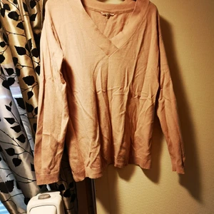 Rosa tröja - Rosa tröja. Oanvänd. Katt finns i hemmet. 