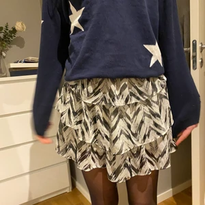 Kjol - Super snygg kjol aldrig använd. Köpt i maj 2021 för 259kr