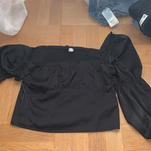 Hm  - Tröja ifråk hm köpte för stor storlek så kan ej ha den den e storlek 40