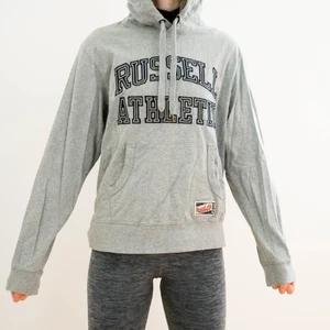 Hoodie i grått🐰💌 - Köpt på Lager 157. Trevlig tjocklek och snygg design.☠️❤️‍🔥