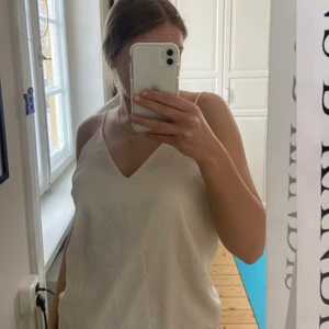 Linne - Linne köpt på lindex för några år sedan! Det är sparsamt använt då det alltid varit lite för stort för mig. Den är stor i storleken. Hör av er vid frågor eller fler bilder❤️❤️