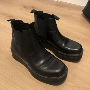 Vagabond platåskor  - Skor använda Max 5 gånger, nypris 1399kr. Storlek 38. Säljer pga har för många boots i garderoben