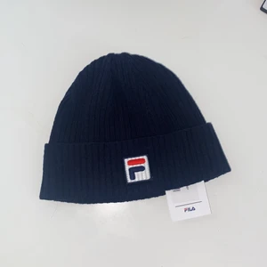 Fila beanie f-box logo - Helt ny fila mössa black iris (frakt tillkommer)