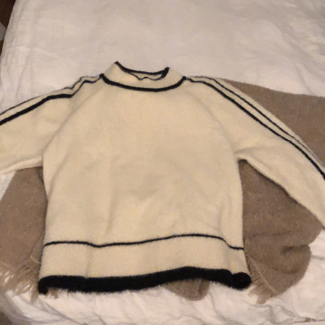 Mango tröja i vitt och svart