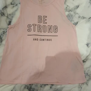 Linne - Fint linne, storlek S. 15 kr + frakt. Skriv för fler bilder