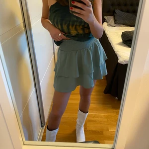 Volangkjol  - En perfekt volangkjol! En av mina favoriter! Kan skicka fler bilder 🥰 köparen står för frakten ❤️