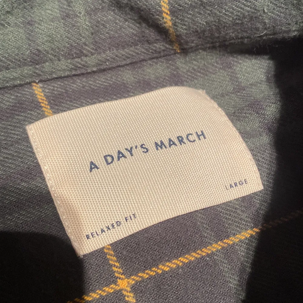 Fin skjorta i rutigt mönster från A Days March som är använd otroligt få gånger, därav den nu säljs. Skjortor.