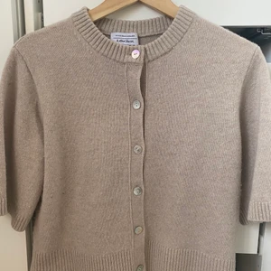 Stickad tröja från other stories - Säljer den här superfina stickade T-shirten från other stories. 