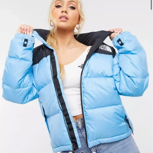 The north face jacka - Säljer denna jätte fina vinterjacka i toppskick då jag ej får användning för den, den är i xs men passar upp till s