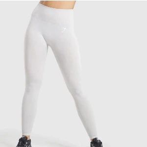 Gymshark tights - Jättefina tränings tights fråg gymshark, dom är som nya. Storlek Xs, skriv privat/i kommentera om du har frågor kan även skicka bilder privat❤️ köparen står för frakten, kan också mötas i Visby