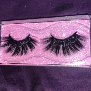 Cosmetic  - Long baddie lashes 