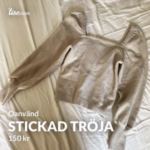 Stickad tröja från H&M - ALDRIG ANVÄND, jättesnygg och skön tröja från H&M i storlek small🤩 nypris 199kr - mitt pris 150kr men kan ev tänka mig ett lägre pris 🥰