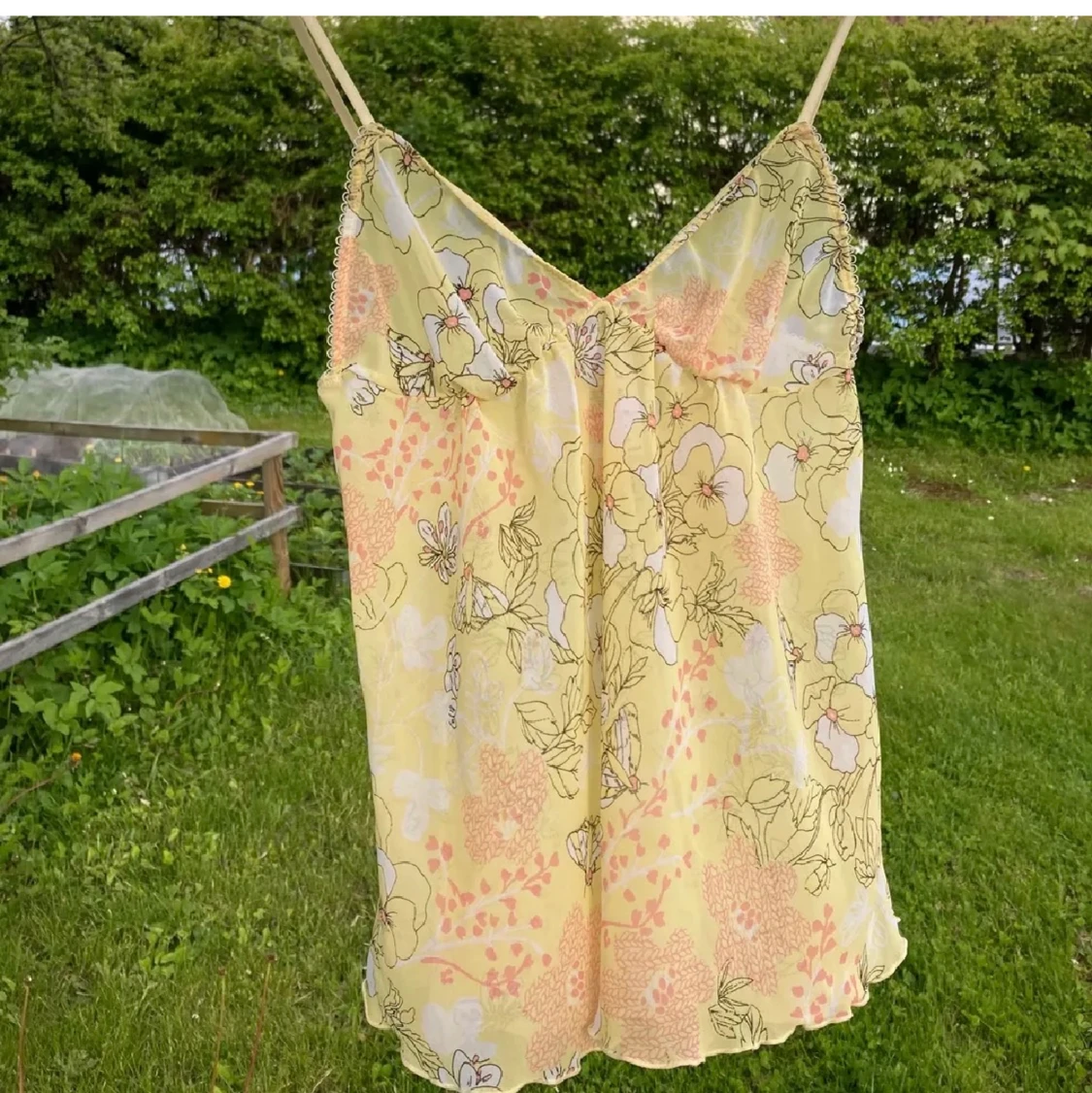 Blommigt gult linne - 90