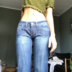 Jeans 👍👍👍 - Många intresserade så buda!💕🎉 Så snygga har klippt dem så de passar bra på mig som är 162 typ! Står ingen storlek alls men jag är xxs/xs, kan skicka mått💋💋